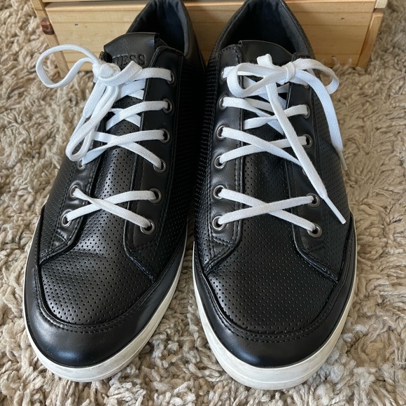 Guess Mens shoes size 11 black - Picture 3 of 7